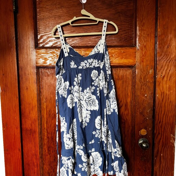 Blue and white summer sundress - Picture 4 of 4